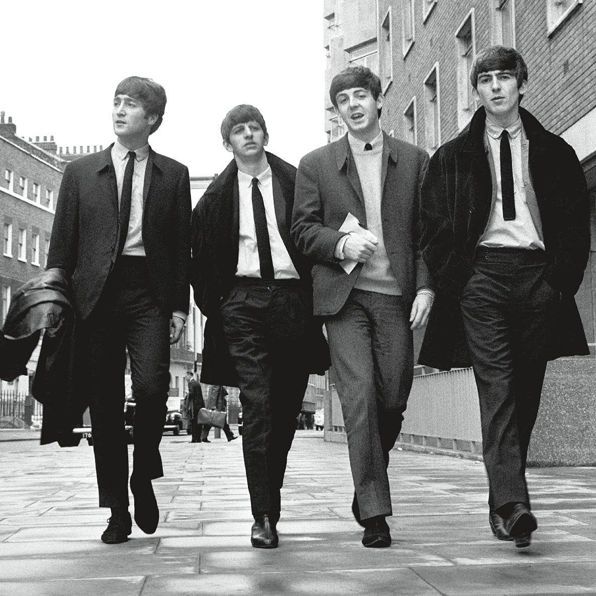 BTS se une a The Beatles como los únicos grupos en la historia en vender más de 500 MILLONES de unidades en todo el mundo.