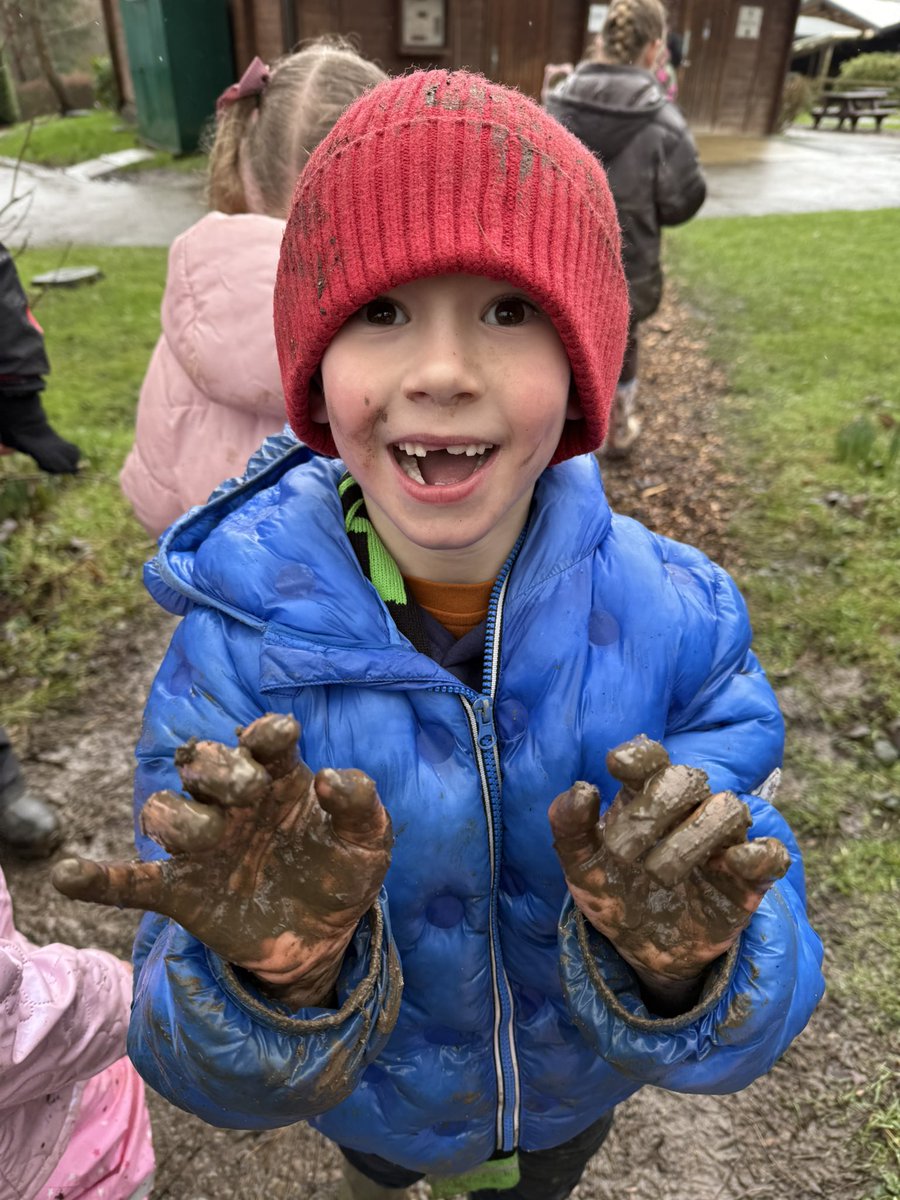 stjosephskly's tweet photo. Olive Class had an amazing day at Nell Bank! They showed great team work and such positive attitudes even with the difficult weather! So proud of them all π€β€οΈ #SJKOutdoorLearning #BestDaysOfTheirLives @nell_bank https://t.co/UxHkctbevS