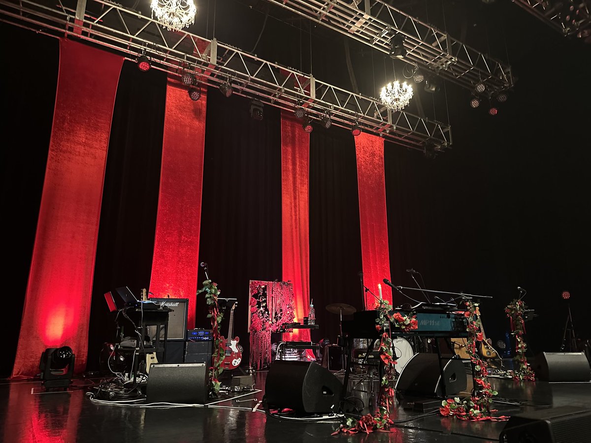 Zepp DiverCityにてヒグチアイさんライブ。11月のソロに続き、バンド編成も参戦。歌唱・演奏はもとより、個人的には照明演出が今回とても良かったです。東京国際フォーラムとかだと難しそうですからね。他会場ではどうなるかはわかりませんが、お楽しみに。