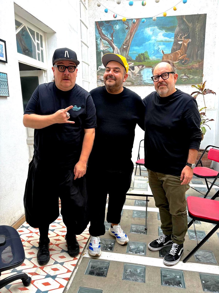 Ayer coincidimos todos los hermanos Lara en el estudio de Camilo!!