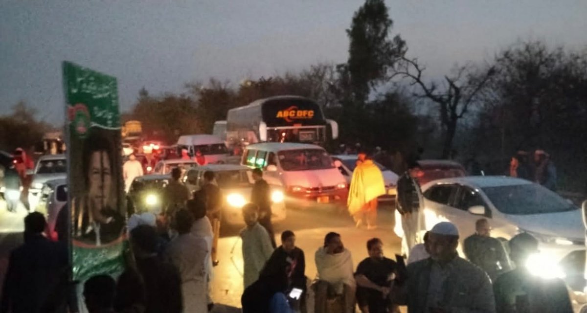 *🚨صوابی کے مقام پر دھرنا جاری دو طرفہ ٹریفک معطل کر دی گئی* 
 *دھرنا عمران خان کے علاج شروع ہونے اور الشفاء ہسپتال منتقلی تک جاری رہے گا🔥💯🚨*
ڈٹے رہو جوانو 

#سڑکوں_پہ_آؤ_ورنہ_دفع_ہوجاؤ 
#ImranKhanHealthEmergency 
<a href="/TeamiPians/">Team Insafians 𝗣𝗼𝘄𝗲𝗿</a> 
#PTIBalochistn