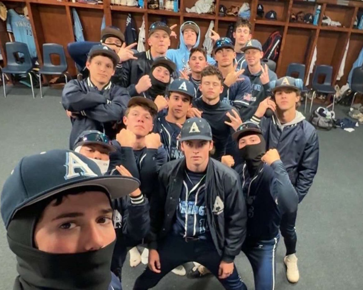 Fucking dorks bro😭 everyone pop out to the crib tn to watch us kill these ass wipes. Fuck you <a href="/BarstoolAirline/">AirlineBarstool</a>