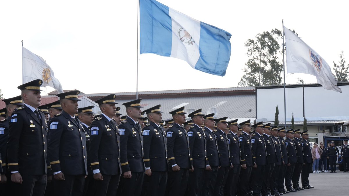 mingobguate's tweet image. Acto de graduación del Décimo Curso de Formación de Oficial Tercero de Policía por Acceso Directo, en la Academia de la @PNCdeGuatemala.

#FacebookLive ➡️ url-shortener.me/CKIH