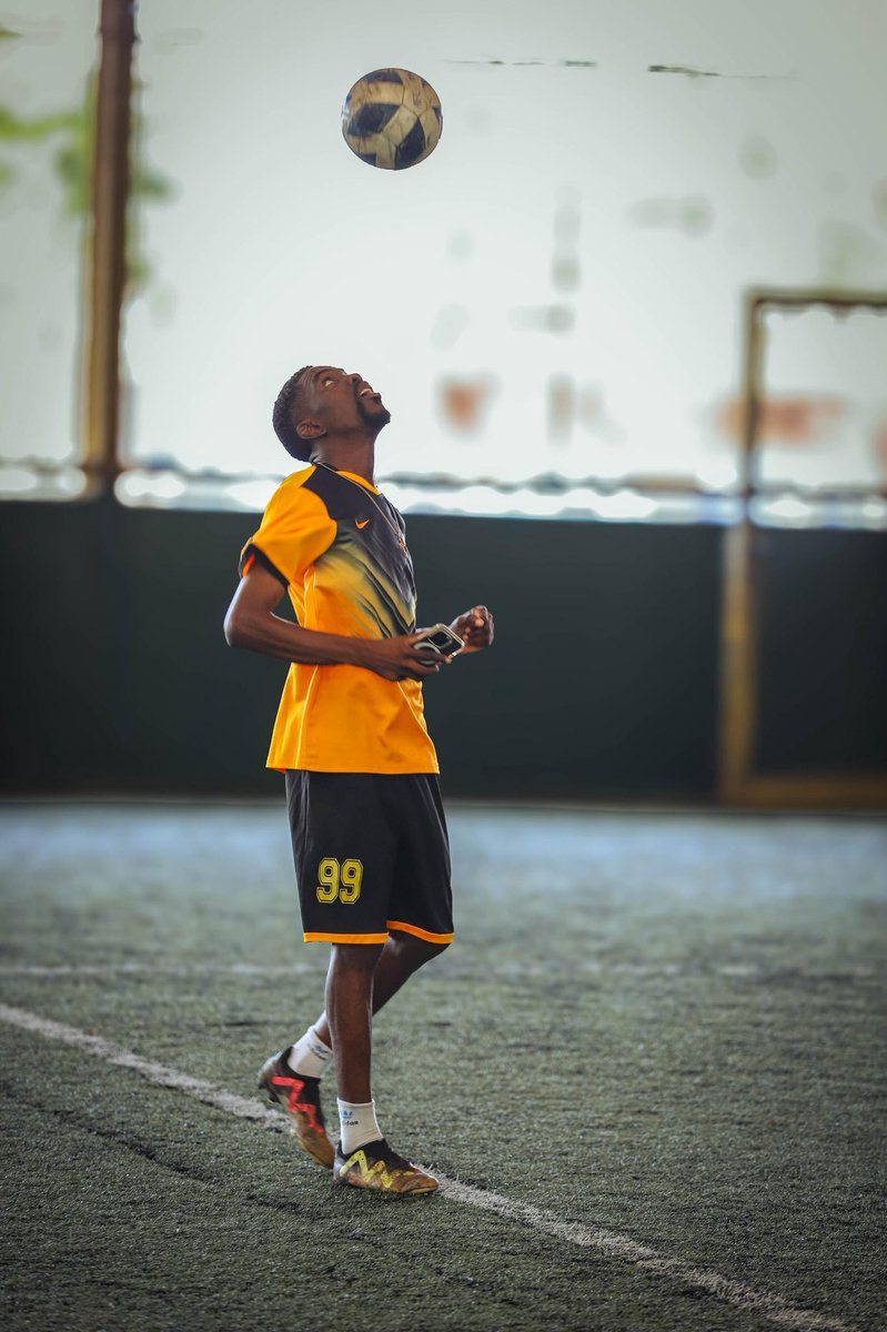 Les yeux rivés sur le ballon, la passion dans l’âme. C’est ce qu’on aime, c’est ce qu’on vit, c’est ce qui nous rassemble. Retrouvez nous ce dimanche sur la pelouse verte du ballon d’or 🏟️.

#ASTF
#JSB