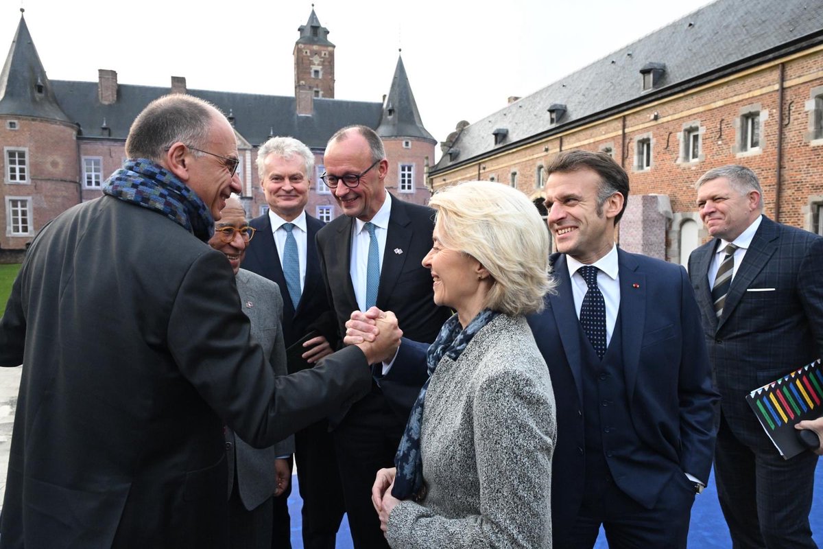AgenziaAREL's tweet photo. Al ritiro dei leader Ue nel castello di Alden Biesen, @EnricoLetta ha rilanciato il mercato unico con un “One Market Act” su energia, connettività, finanza. La Commissione presenterà a marzo la roadmap, riconoscendo la competitività economica come pilastro dell’agenda politica Ue https://t.co/9R43u1mchh