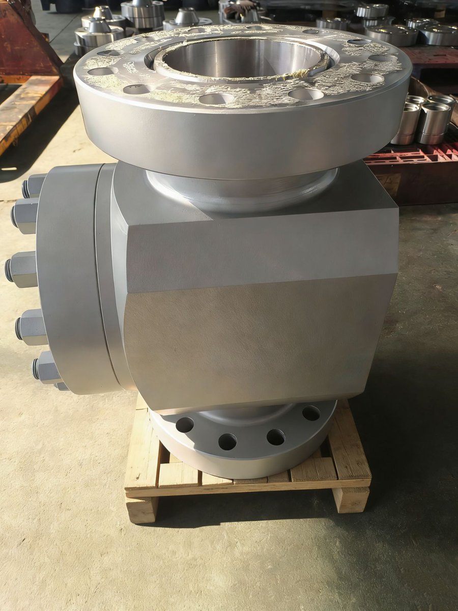 DMS_Machinery's tweet image. Our 4-1/16" #API6A check valve (10,000 PSI) is engineered to prevent reverse flow in high-pressure wellhead systems — delivering safety, reliability, and long-term performance.

Forged steel. Bolted cover. Built for demanding oil &amp;amp; gas operations.
#API6A #CheckValve #OilAndGas