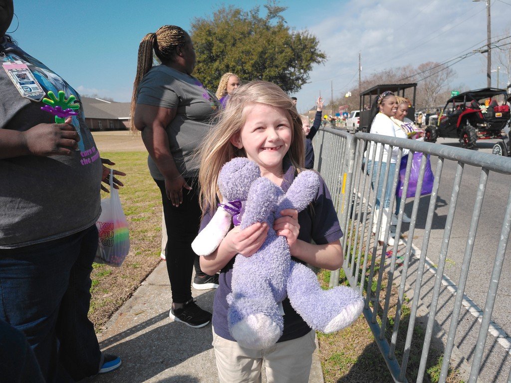 PathwayK5's tweet photo. Laissez les bons temps rouler‼️🎭🎉 Our students who have met their weekly behavior goals had an amazing time celebrating Mardi Gras while attending the Florence Howard Elementary School Honors Day parade🎺🥁✨#LearningLeading https://t.co/53gTIwybZB
