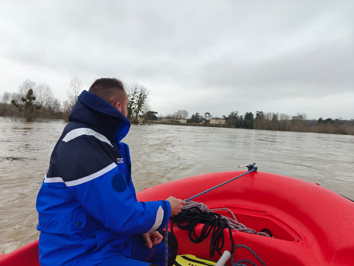 Image de Préfet Nouvelle-Aquitaine et Gironde : #Vigilance crues en Gironde | Renforcement des  moyens en préposition sur les secteurs inondés. Les 