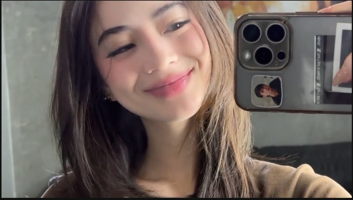 _flynn00's tweet image. 1. Watermark sa phone case.
2. Watermark sa personal.