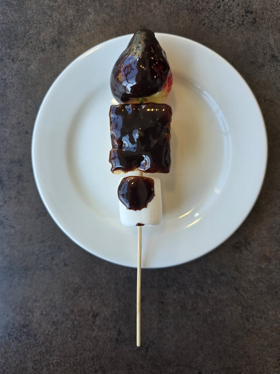 ShawneeDining's tweet photo. We're celebrating Valentines Day a day early! 💌 Stop by The Bears Den for a chocolate covered sweet treat! 🍓💝 https://t.co/WH8a4Cd9hb