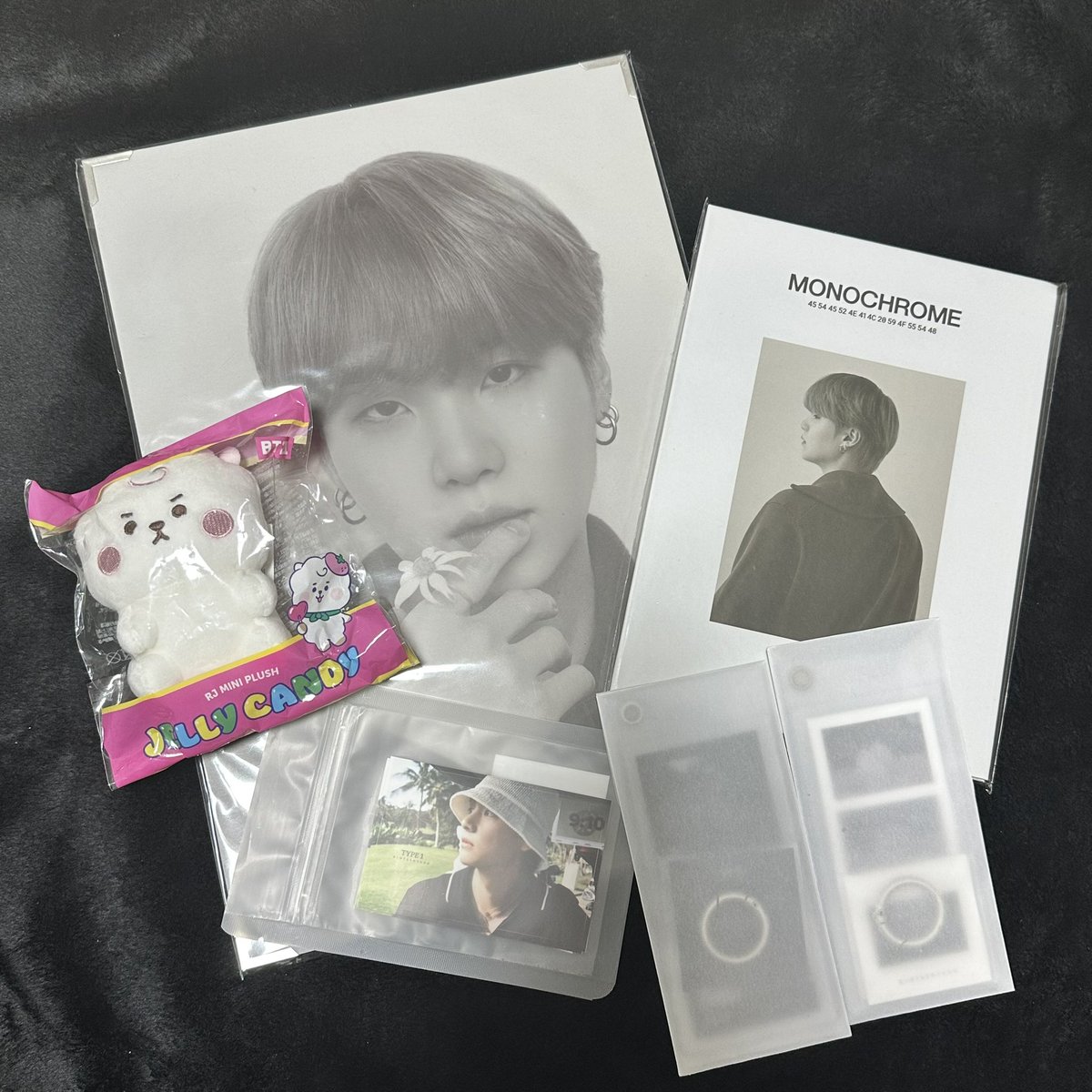 🌟광화문 당첨 기원 #rt 이벤트🌟
모노크롬 윤기 프포, 모노크롬 윤기 포토북
Type1 태형이 전시 카드스티커, 키링(블랙.화이트)
그리고 소중한 미개봉 심통이🥹
당첨의 행운이 와준다면 알티 해주신 분 들 중 추첨으로 보내드립니다🫶🏻