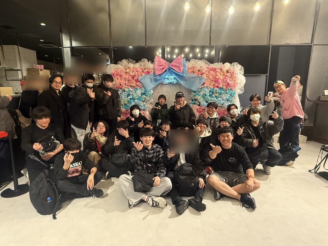 としや tweet media