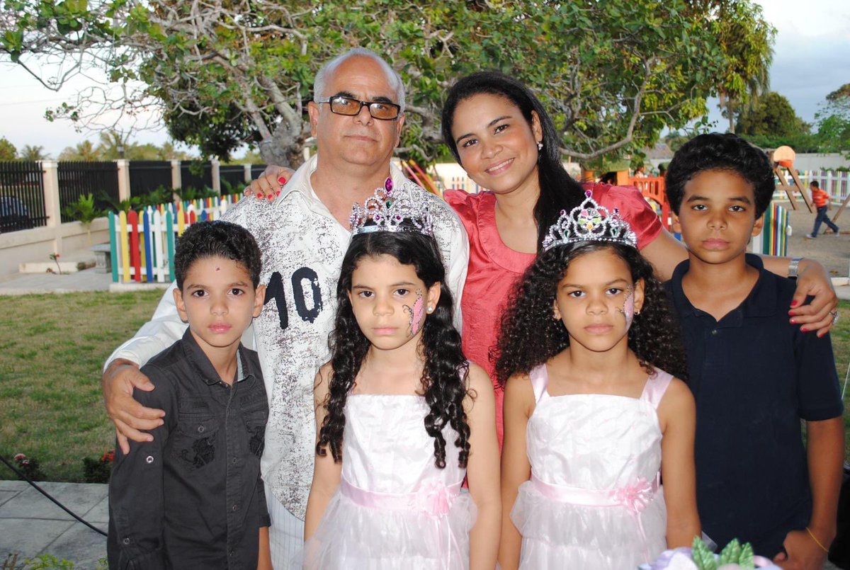 LA VIDA… Los años pasan y el amor se mantiene firme, en diferencias, comprension y adaptacion… formar una familia de 30 años, educar a tus hijos en el bien es proyecto de vida en pareja