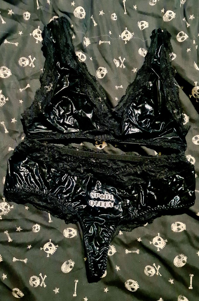 Hi, my lovely followers.
I hope everyone has a great weekend. I've just finished work. And coming home to this amazing gift from one of my lovely followers. Thank you ❤️ 😍 i can't wait to try it on later 😊 xx 💋