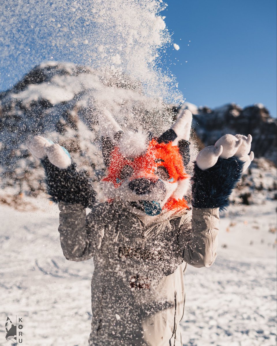 ❄️❄️❄️
—-
#furry #fursuit #fursuitter #FursuitFriday