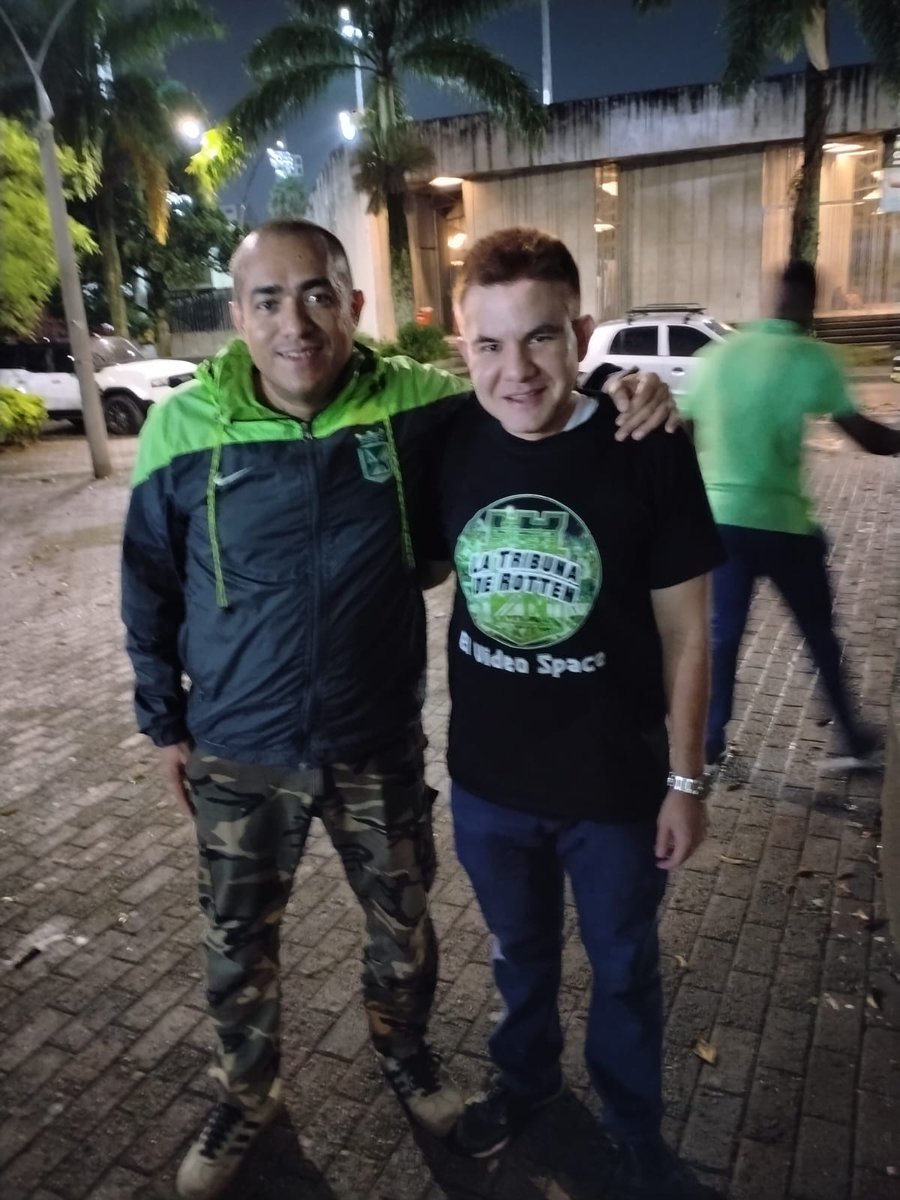 Primero Miembro del Canal con la Camiseta Oficial de La Tribuna de Rotten... A Nicolas y todos Muchas Gracias por el Apoyo a este proyecto tribunero!!!