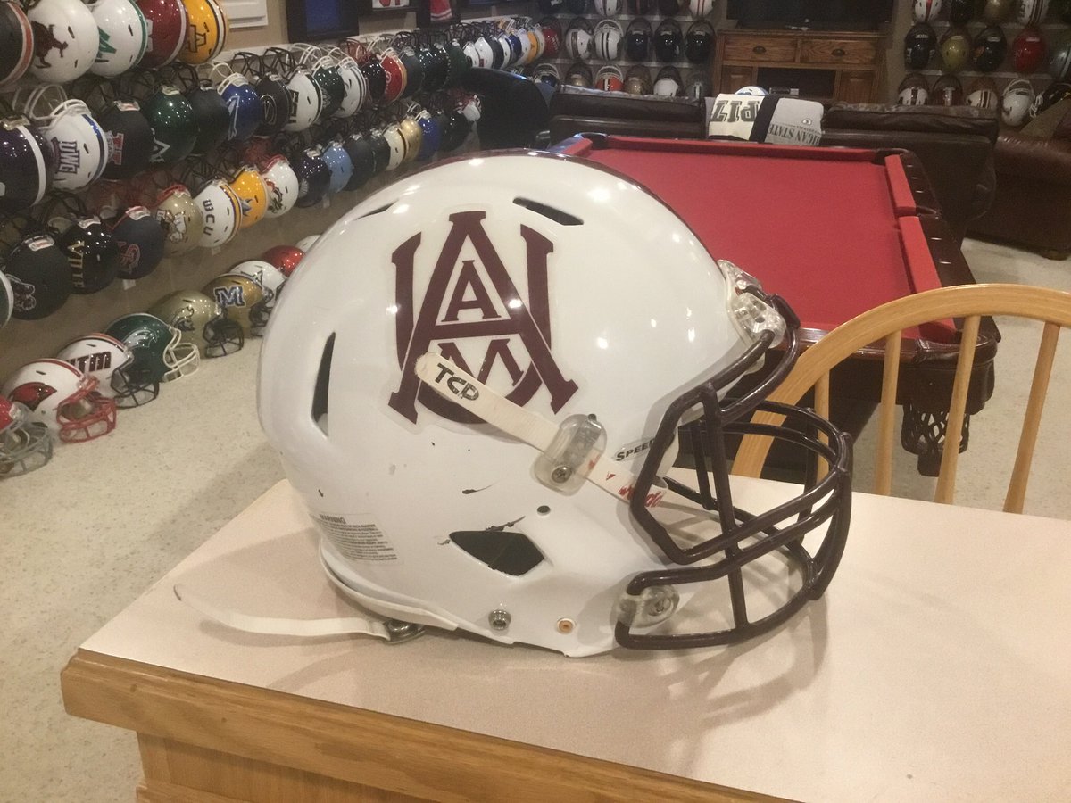 JerryQuickel's tweet image. Helmet of the day #19! Alabama A&amp;amp;M Bulldogs! @AamufbR plays @FCSNationRadio1 @NCAA_FCS out of @theswac in Huntsville, AL! Great lid, Love their logo! NFL Hall of Famer John Stallworth  played for the Bulldogs! #HBCU