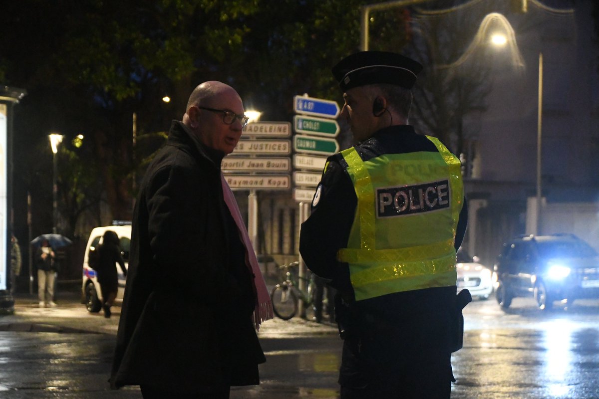 Prefet49's tweet photo. Sécurité routière | 

À Angers, opération de contrôle avant les départs en vacances, avec la @RoutePlusSure et la @PoliceNationale
🎯Objectif : prévenir les accidents

Vitesse, comportements à risque, visibilité en hiver… chacun est responsable https://t.co/VivXIh5KcM