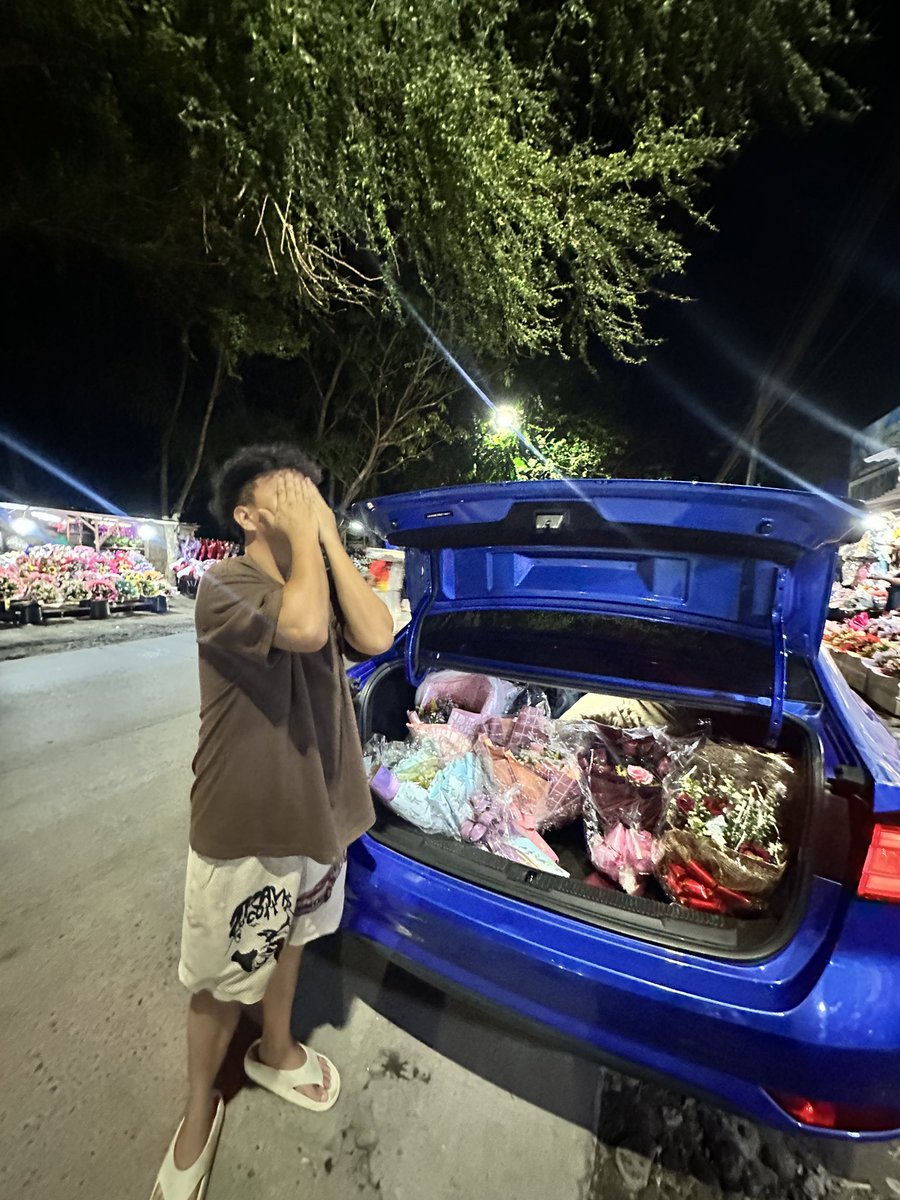jingiiiii's tweet photo. The lover boy in me never left. 💐 https://t.co/VN1W0xMMcm