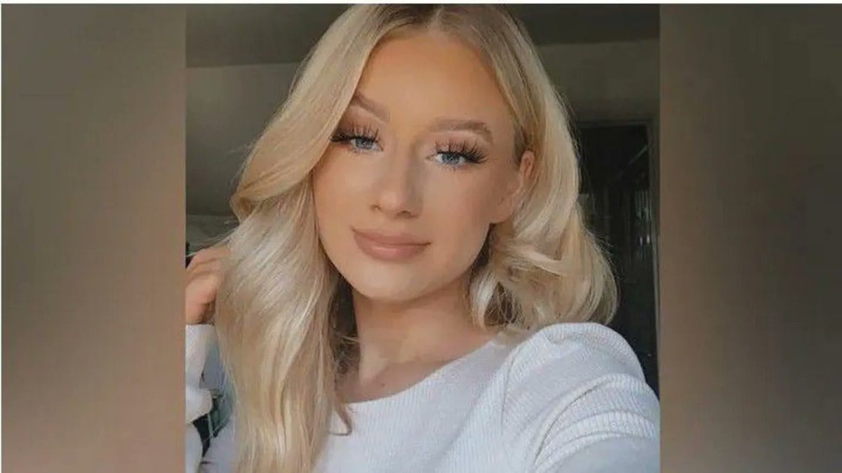 23 years #British girl while  while visiting father home in Texas had argued with father about US President #DonaldTrump .The father took gun and shot her dead. <a href="/BBCBreaking/">BBC Breaking News</a> reported.
#Girlshotdeadbyfather #murder