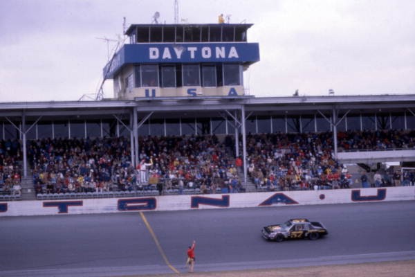 Check out this snapshot from the 1981 Daytona 500! The first Daytona 500 was held in 1959. #America250FL #Americana #Floridiana <a href="/FLACommerce/">FloridaCommerce</a>