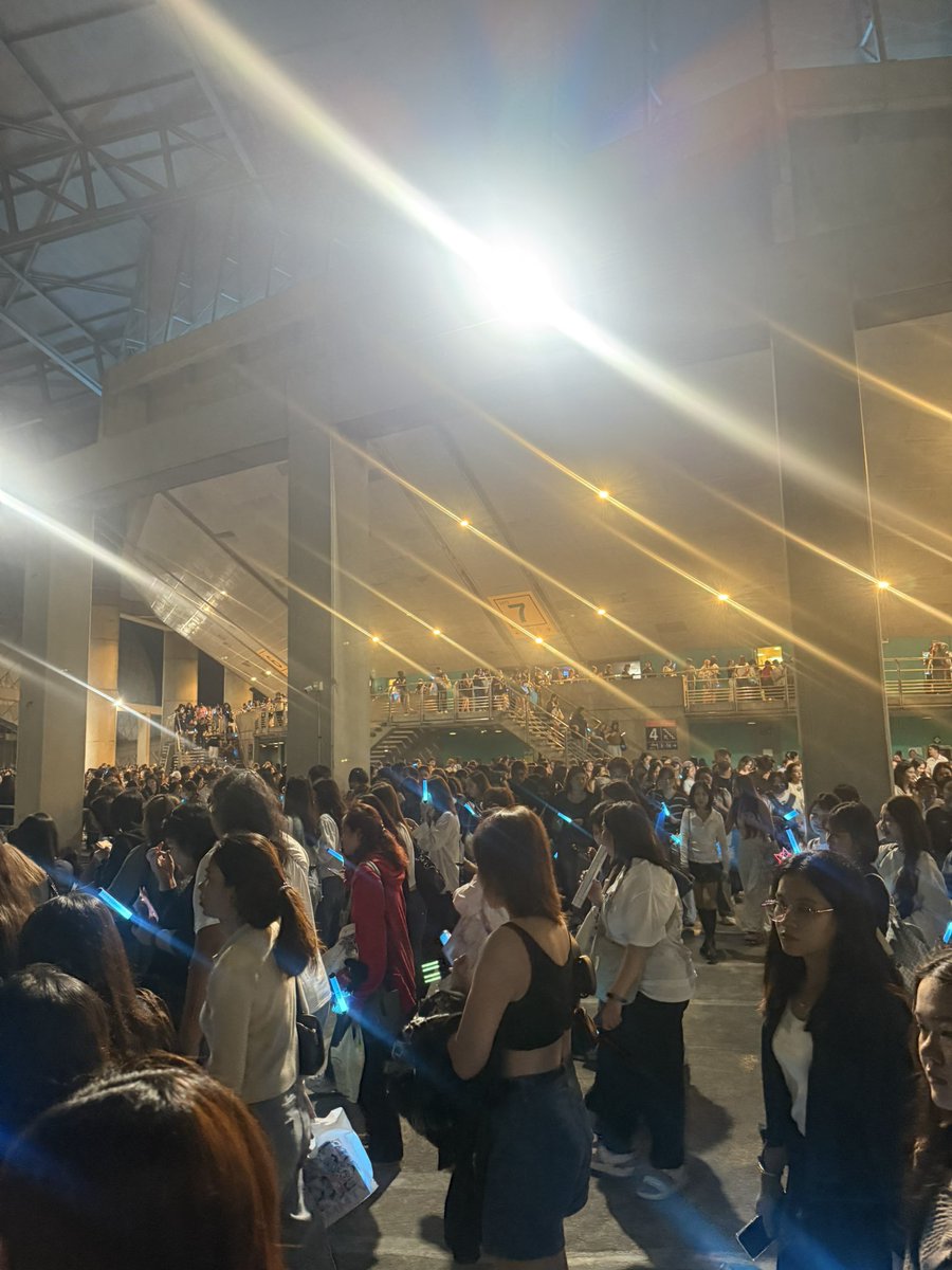 ตอนเลิกแล้วแม่ วันนี้เลท เริ่ม 6 โมงคับ เลิก 5 ทุ่ม 20 

LYKN ON THE RISE 
 #RISERCONCERTD1