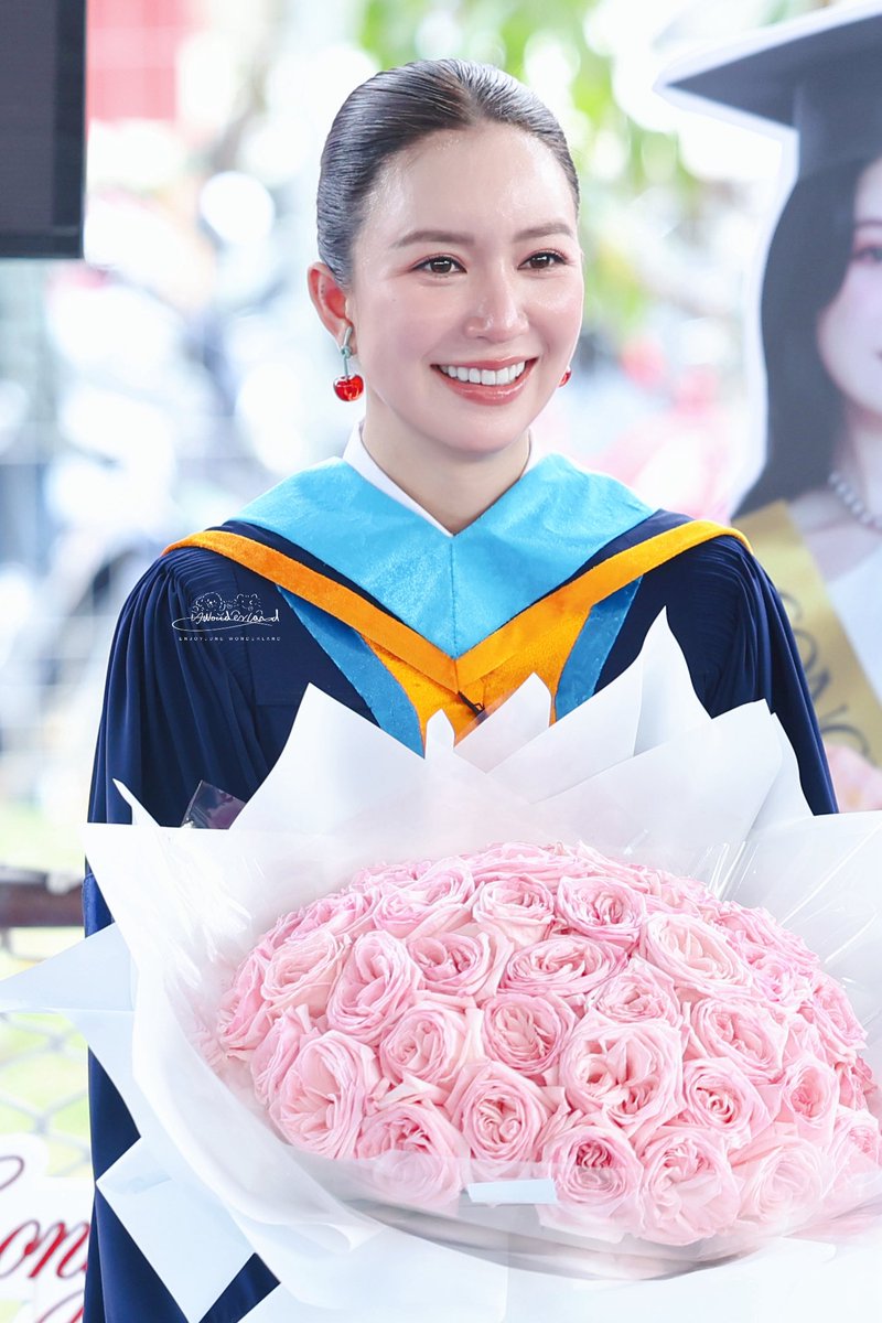 EJ_Wonderland's tweet photo. 『12/02/26 June Graduation Day』
🐱💗
#enjoyjune
#junenannirin
#JuneGraduationDay https://t.co/VIso7VxsGD