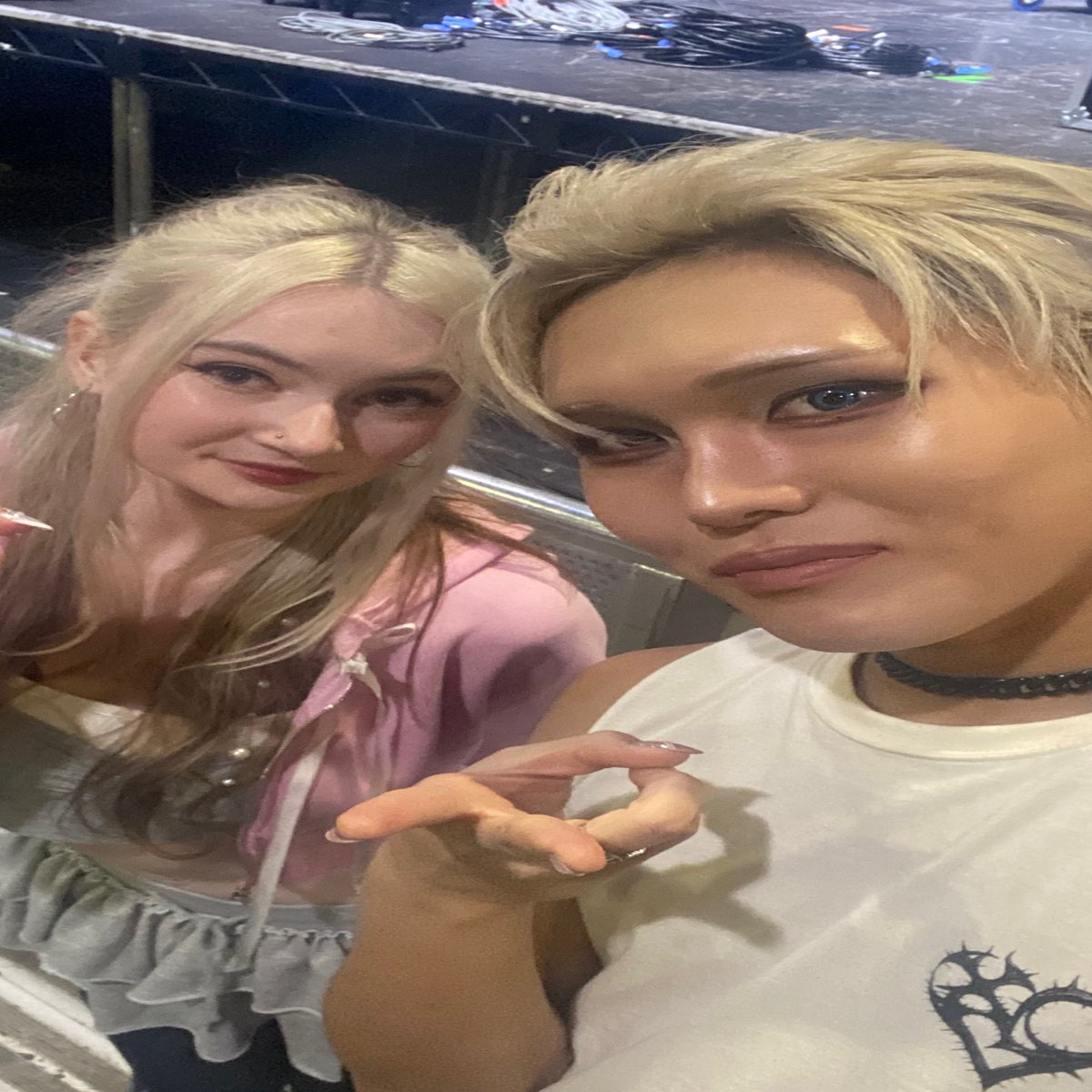 현…..현 보고 싶어요