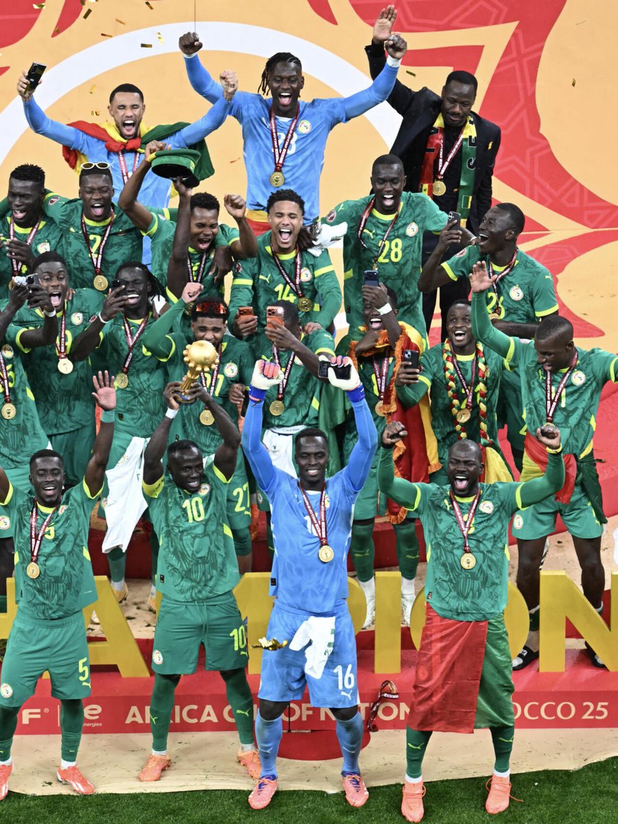 _BeFootball's tweet image. 🚨🚨 𝗢𝗙𝗙𝗜𝗖𝗜𝗘𝗟 ! 𝗢𝗡 𝗔𝗨𝗥𝗔 𝗟𝗘 𝗗𝗥𝗢𝗜𝗧 𝗔̀ 𝗨𝗡𝗘 𝗡𝗢𝗨𝗩𝗘𝗟𝗟𝗘 𝗖𝗔𝗡 𝗟’𝗔𝗡𝗡𝗘́𝗘 𝗣𝗥𝗢𝗖𝗛𝗔𝗜𝗡𝗘, 𝗘𝗡 𝟮𝟬𝟮𝟳 𝗘𝗧 𝗡𝗢𝗡 𝟮𝟬𝟮𝟴 ! 🏆🌍

La CAN se déroulera 𝗱𝘂 𝟭𝟵 𝗷𝘂𝗶𝗻 𝗮𝘂 𝟭𝟴 𝗷𝘂𝗶𝗹𝗹𝗲𝘁 𝟮𝟬𝟮𝟳 𝗲𝘁 𝘀𝗲𝗿𝗮 𝗰𝗼-𝗼𝗿𝗴𝗮𝗻𝗶𝘀𝗲́𝗲…