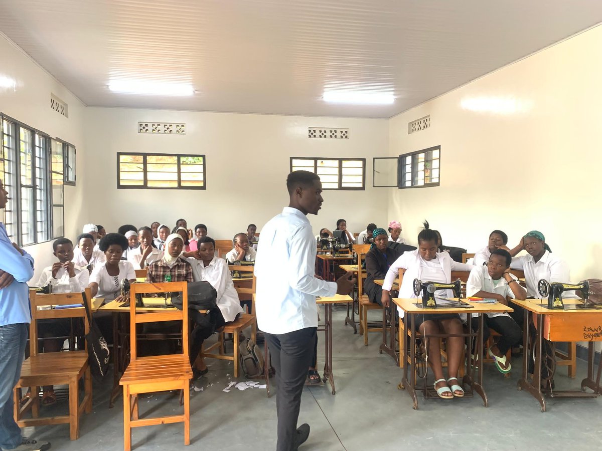 urphsa's tweet photo. Today URPHSA joined tailoring youth students at Kimisagara Youth Center during International Condom Day, providing education on reproductive health, family planning, STI prevention, correct condom use, and distributing condoms to promote informed, healthy decisions.
#StopSIDA https://t.co/Ti5koMWr6i