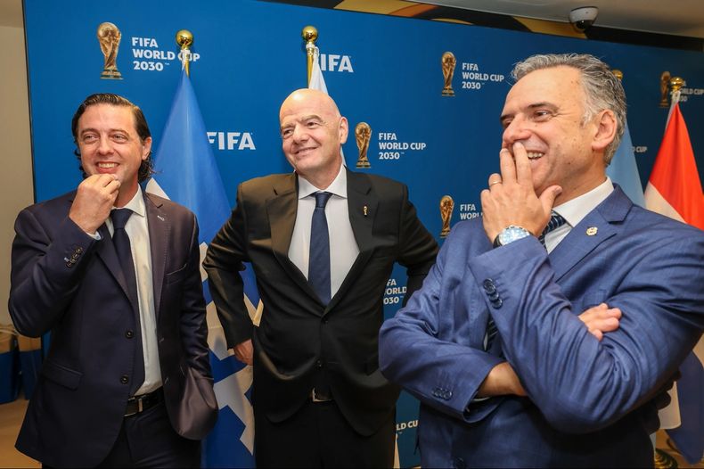 #ATENCIÓN 

🚨La reunión en Torre Ejecutiva entre Orsi y Alonso será a las 15h.

➡️ El motivo de la misma era el Mundial 2030, pero en función de las diferencias y tensiones generadas en la reunión de ayer con ANTEL, es factible que se hable del Streaming y la coyuntura actual.