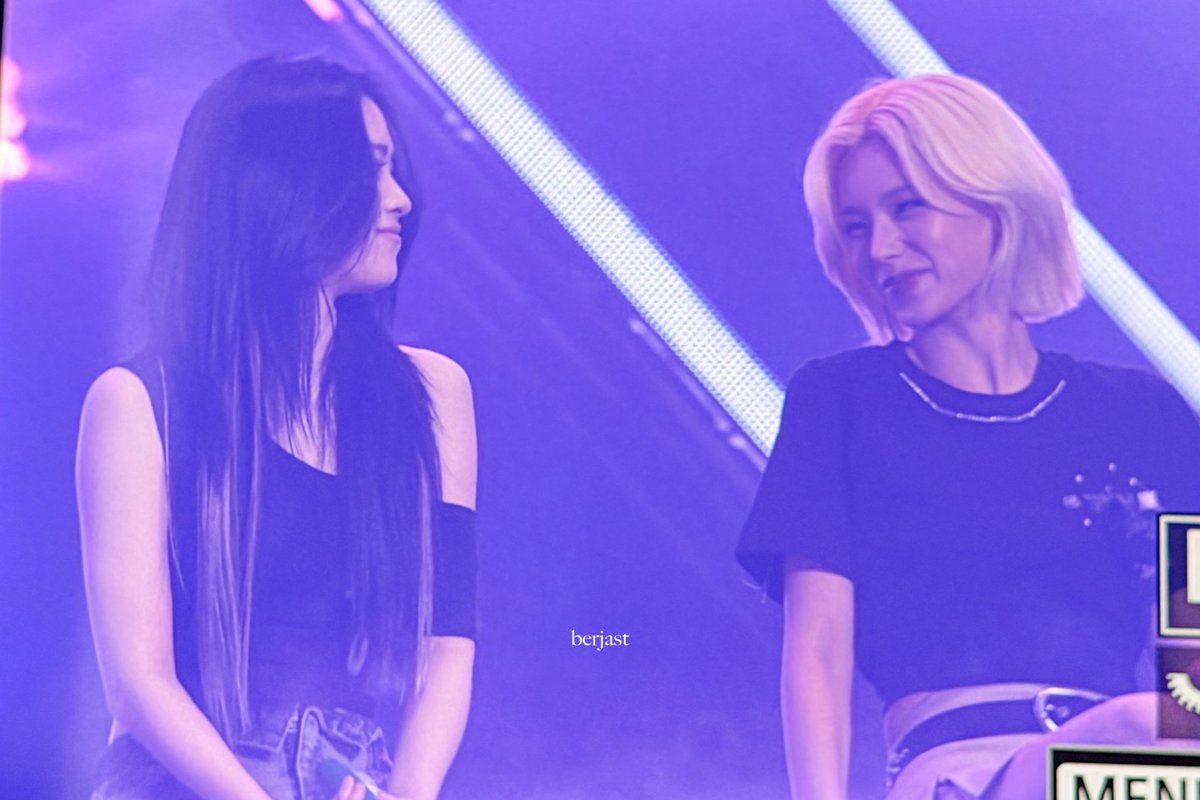 260213 ITZY 3rd World Tour D1 

☺️☺️

#YEJI #예지 #RYUJIN #류진 #ITZY #있지 #RYEJI