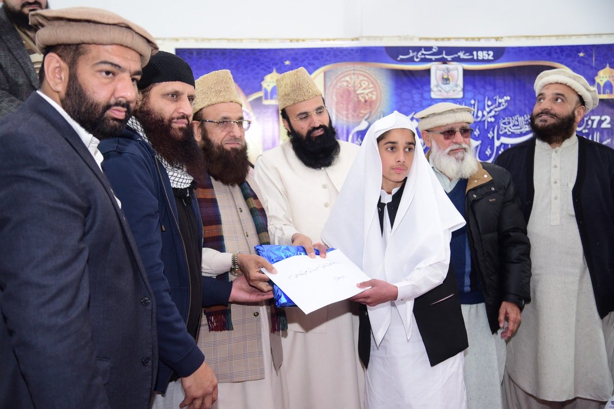 JMuhammadia's tweet photo. مظفرآباد: 11 فروری 2026
مرکز اہلِ حدیث جامعہ محمدیہ اپر چھتر کی 72ویں سالانہ تقریبِ تکمیلِ حفظِ قرآنِ کریم و تقسیمِ اسناد کے موقع پر رواں سال 14 خوش نصیب طلبہ نے تکمیلِ حفظِ قرآنِ کریم کی سعادت حاصل کی۔ اس بابرکت تقریب میں جید علماء کرام نے ان طلبہ کی دستار بندی کی۔ https://t.co/KNS38jEG4a