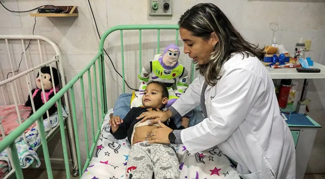 🧑🏻‍⚕️🇨🇺 La Dra. Mariuska Forteza, jefa de Oncopediatría del <a href="/INORCuba/">Instituto de Oncología y Radiobiología 🇨🇺</a> denuncia: el bloqueo de EE.UU. obliga a modificar protocolos y reajustar dosis en tratamientos contra el cáncer infantil. A pesar de ello, tenemos tasas de supervivencia comparables a las de  países desarrollados.