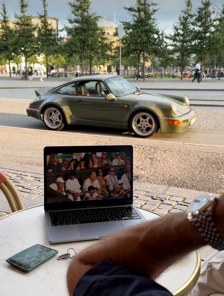 theblockopedia_'s tweet image. When your laptop shows matches while you watch the real competition outside. Who needs live sports when you have a vintage ride? 🏎️📺

#Web3 #VintageVibes #LivingTheDream