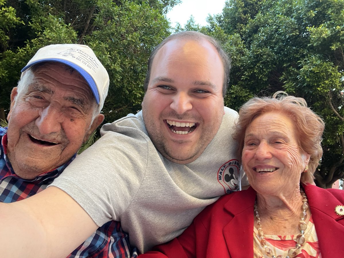 Hoy se ha ido Agustin. Vecino de El Ranero con 95 años, amante del <a href="/realmurciacfsad/">Real Murcia CF</a> y una persona entrañable con la que he compartido buenas conversaciones. Ahora Consuelo, su mujer, debe armarse de fuerza para seguir luchando. Dep
