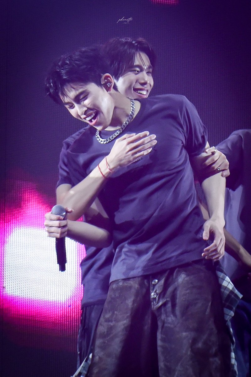 ขอบคุณโมเม้นต์เพื่อนผลักค่ะ 

#RISERCONCERTD1
#pondphuwin #ปอนด์ภูวินทร์