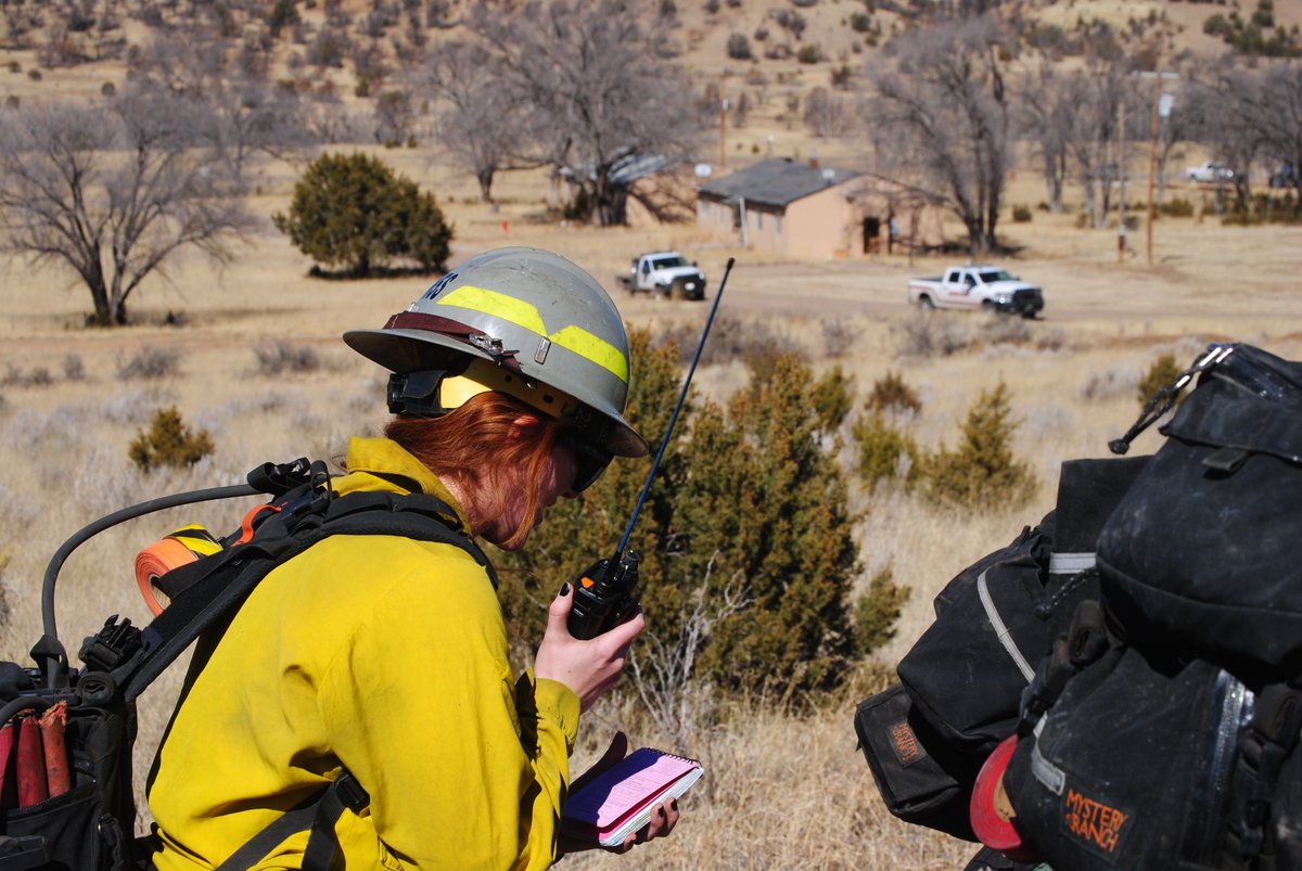 Happy #FireFriday!

Top priorities in a wildfire: keep people safe. This Incident Within an Incident course prepped trainees for a medical emergency or injury in a wildfire.

Get ready for fire season: full training schedule at emnrd.nm.gov/sfd/training. Well done, firefighters!
