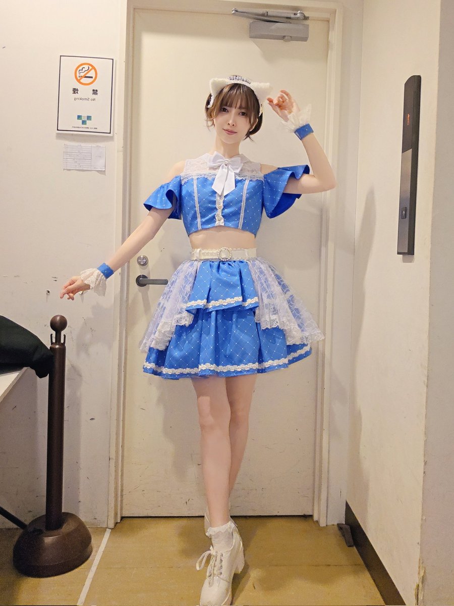 ラプラス さん 楽曲が本当に好きで、一曲目からとっても引き込まれて