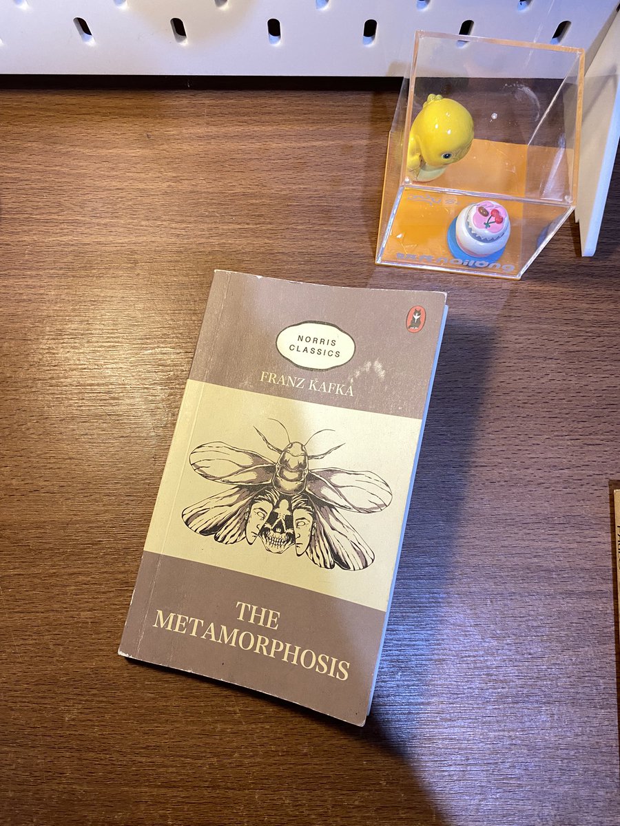 kalau lagi merasa gagal, kita harus baca ini deh🥺

dalam buku ini manusia sering dinilai dari 'manfaatnya' jadi ketika seseorang ga kerja/ga guna rasanya diasingkan banget. 

kita diajak merenung bagaimana pandangan keluarga/masyarakat ketika kita terpuruk.
