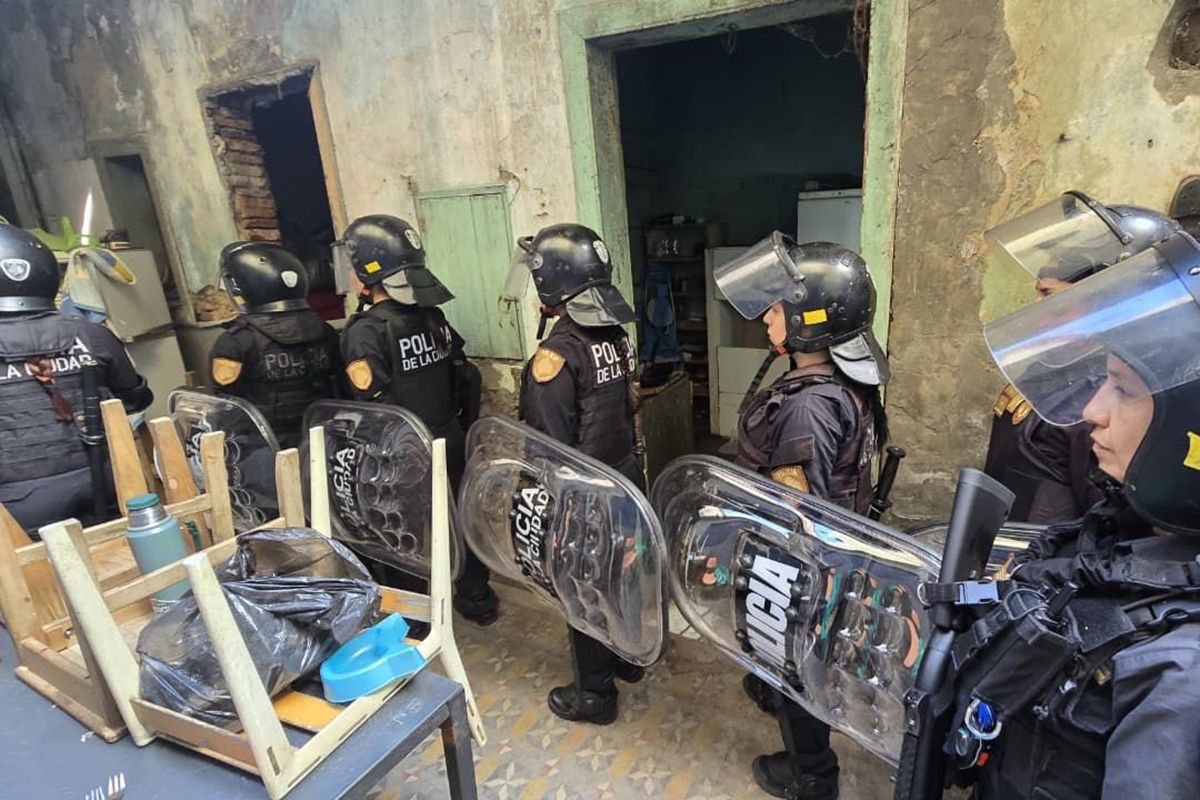 Tras un informe de Tiempo, la legislatura exige explicaciones al gobierno porteño por  el desalojo de más de 3000 personas

Es porque el gobierno confesó que desconoce cual es el destino de 826 familias desalojadas entre las cuales hay 1060 niños

Info  👇
tiempoar.com.ar/ta_article/leg…