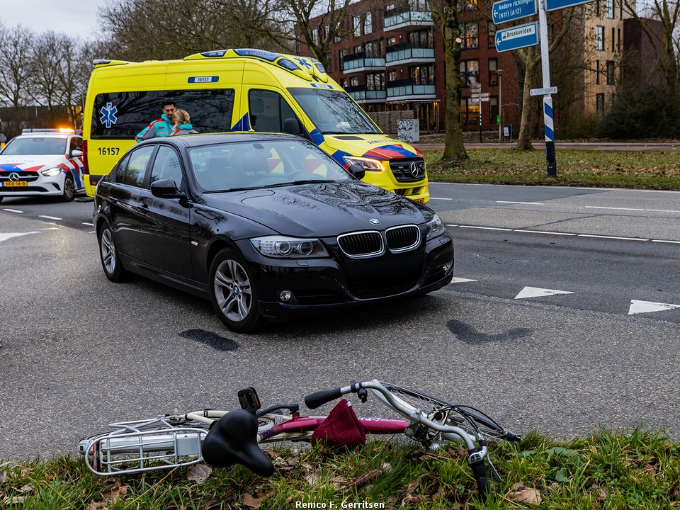 Gewonde na ongeval tussen fietser en bestelbus