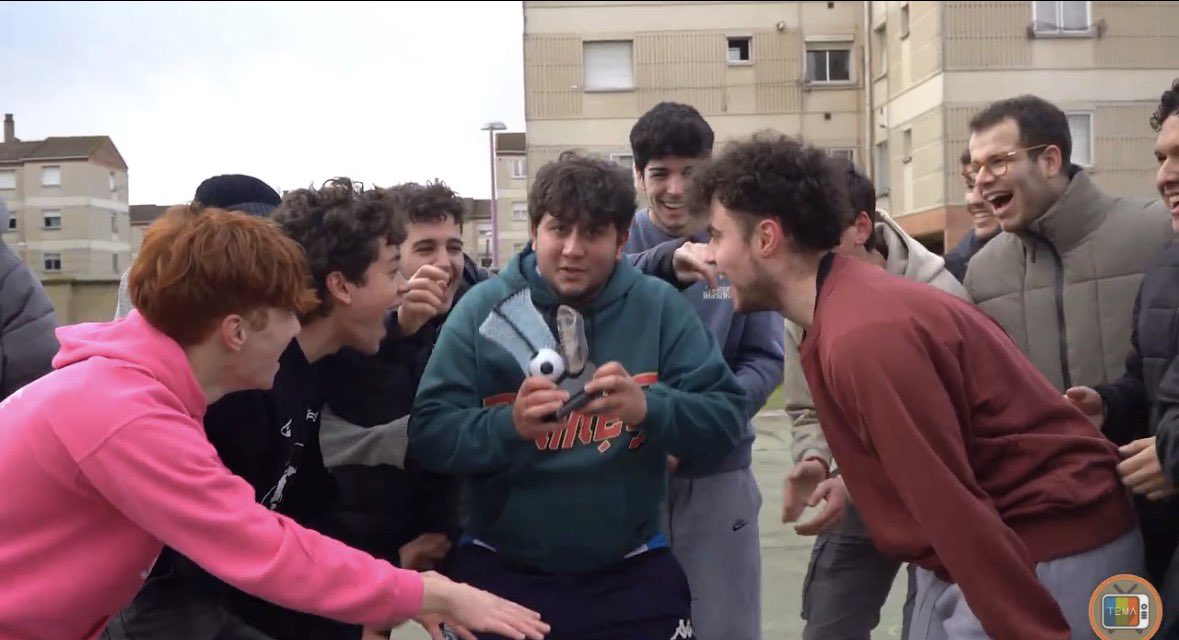 ¡Nuevo programa de 𝗧𝗲𝗺𝗮 𝗧𝗩! 📺 Último de los alumnos de 2º de 𝗥𝗽𝗮𝗲 antes de su formación en empresa. ¡Suerte!
Hoy: 🌱 𝘀𝗼𝘀𝘁𝗲𝗻𝗶𝗯𝗶𝗹𝗶𝗱𝗮𝗱, 🎭 𝗰𝗮𝗿𝗻𝗮𝘃𝗮𝗹𝗲𝘀, 💘 𝗦𝗮𝗻 𝗩𝗮𝗹𝗲𝗻𝘁𝗶́𝗻, 🕵️‍♂️ “𝗶𝗺𝗽𝗼𝘀𝘁𝗼𝗿”, ⚽ 𝗳𝘂́𝘁𝗯𝗼𝗹…
youtube.com/watch?v=yX6OyP…