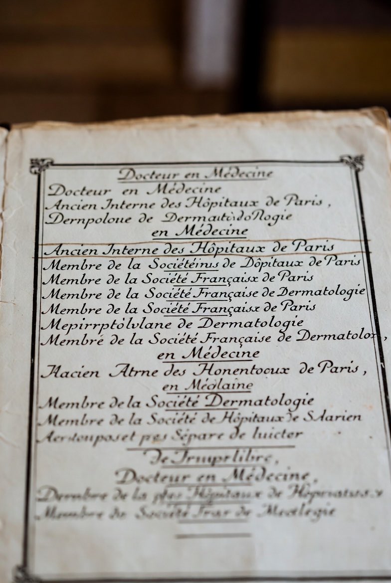 Patients,

La longueur de la liste des diplômes, des adhésions aux sociétés savantes et des fonctions honorifiques lorsqu’ils figurent ad integrum sur votre ordonnance est en général inversement proportionnelle au niveau de compétence du patricien
( la confiture, la culture…)