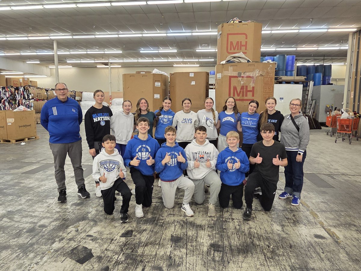 GoBluejays1's tweet photo. Yesterday our Middle School Ambassadors spent the day in Lincoln and Omaha participating in service learning. Students served food, stocked shelves, sorted clothing, and helped prepare for the over 300+ residents of each community that are served each and every day! #AGRise https://t.co/d5QPvvrXzh