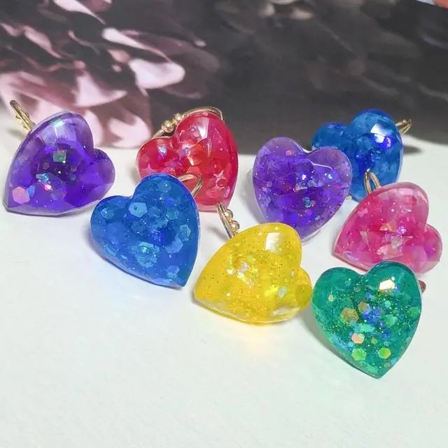 最近はminneの登録を頑張っています！
ご覧頂けると嬉しいです(*^^*)
推し色ハートリング　 #minne 
minne.com/items/44915617
#ハンドメイド
#ハンドメイドアクセサリー
#推し活