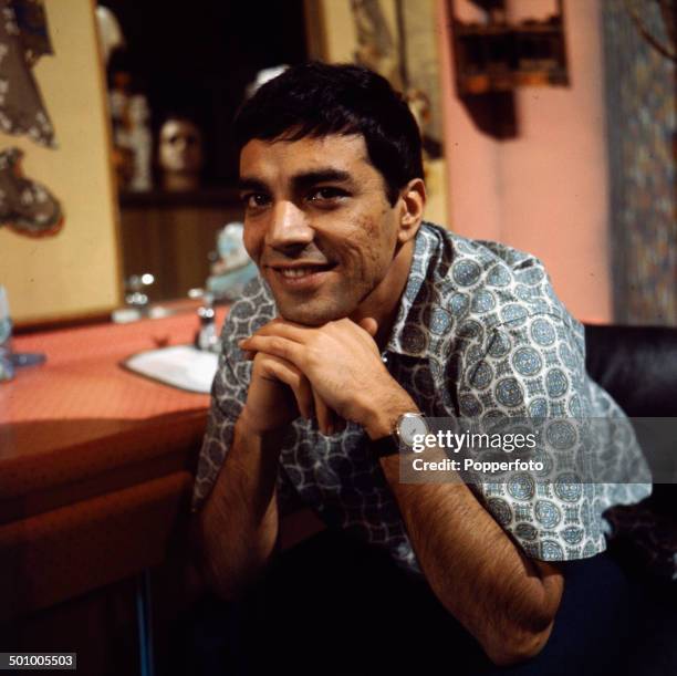 باتیں ہماری یاد رہیں پھر باتیں ایسی نہ سنیے گا
پڑھتے کسو کو سنیے گا تو دیر تلک سر دھنیے گا
~ three years ago today, we lost the Zia Moheyyudin