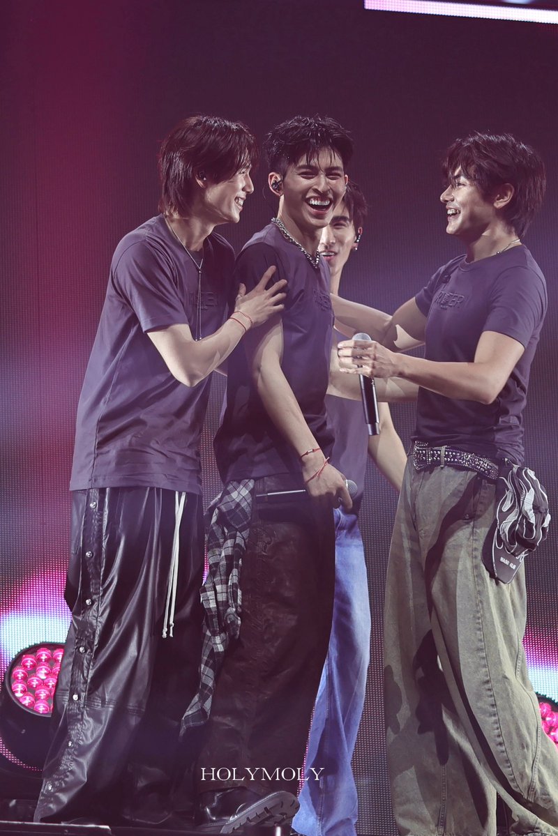 🫂

#RISERCONCERTD1
#ppnaravit
#phuwintang