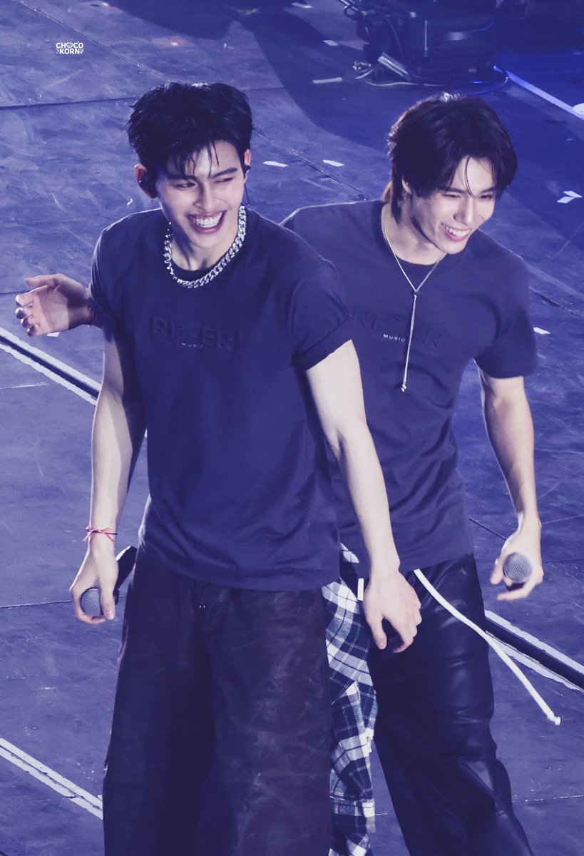 chocokorn's tweet photo. ยิ้มหวานสุดในคอน 🤍 

#RISERCONCERTD1
#ปอนด์ภูวินทร์ https://t.co/87Sw55nTdQ