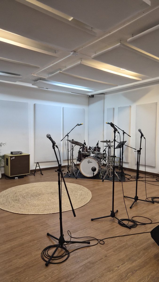 For the 24th debut 
tired mak2🧍🧍🧍🪫
#VVV_DEBUTSTAGE #VVV_TRIPLEV